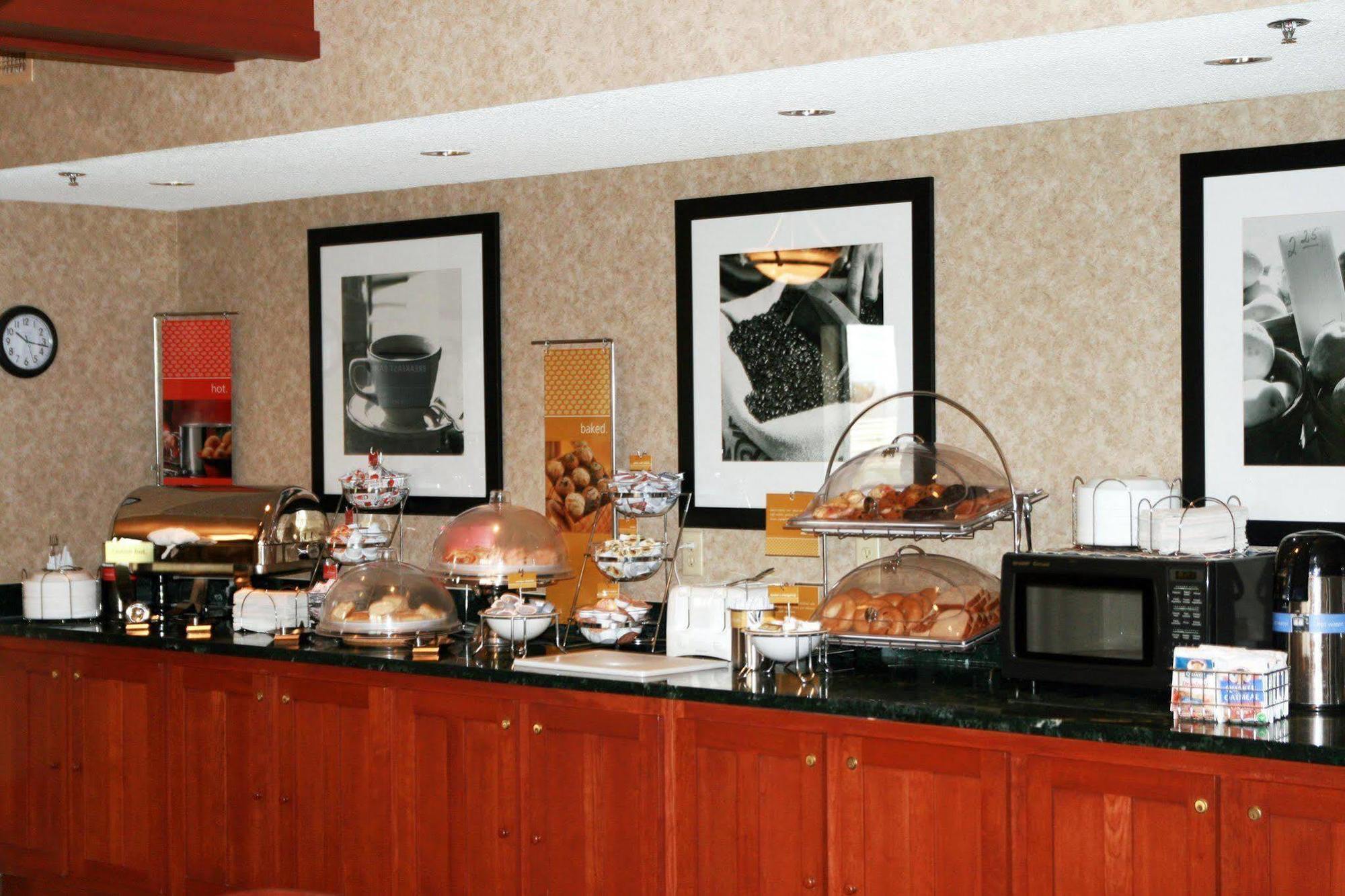 南黑文汉普顿旅馆酒店 餐厅 照片